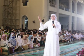 Gubernur Khofifah Gelar Sholawat dan Doa Akhir Tahun 2022