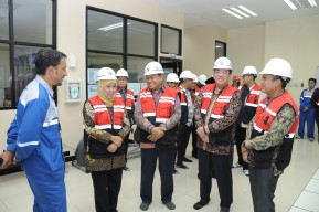 Khofifah Pastikan Distribusi Pupuk Urea Subsidi 14 Wilayah Lancar