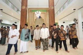 Gus Yasin : Jangan Larang Anak Main di Masjid
