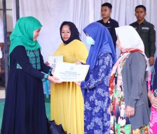 Gubernur Khofifah Harapkan Pelaku Usaha Ultra Mikro Terlindungi dari Jeratan Rentenir