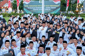 Gubernur Khofifah Tekankan Tiga Prinsip Petugas Haji Indonesia