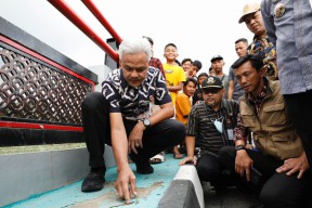 Jembatan Bantuan Jateng Hampir Jadi, Warga Desa Keseneng Gembira Sambut Ganjar