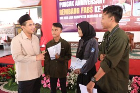 Songsong Indonesia Emas 2045, Gus Yasin Ajak Pelajar Bangun Daerahnya