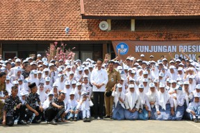 Dampingi Presiden Tinjau SMKN 1 Kedungwuni, Nana Siap Genjot Pendidikan Vokasi dan Pelatihan Kerja
