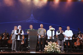 Gubernur Khofifah Serukan Ibadah Natal Berjalan Aman, Damai dan Penuh Kasih