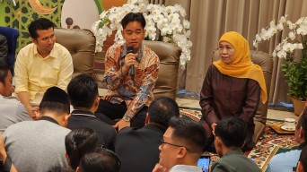 Gibran Rakabuming Raka Temui Khofifah Indar Parawansa di Surabaya