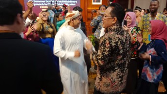 Pj Gubernur Jawa Timur Sambut Peserta The 4th Summer School dari 19 Negara di Gedung Grahadi
