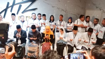 Khofifah-Emil Siap Hadapi Debat Perdana Pilgub Jatim 2024 Usai Doa Bersama di Surabaya