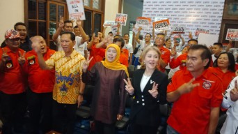 HORAS  !, Deklarasi Dukungan Relawan Pemuda Batak di Jatim untuk Kemenangan Khofifah - Emil