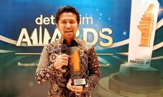 Emil Dardak Raih Anugerah Figur Akselerator Kemajuan detikJatim Awards 2024