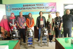 Dorong Daya Saing UKM, Diskop Jatim Gelar Bimtek dan Salurkan Alat Penunjang Usaha