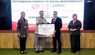 Wujudkan Tanggung Jawab Sosial Perusahaan Kepada Lingkungan, Bank Jatim Salurkan CSR Ke Dua Pemkab Sekaligus