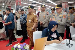 Gubernur Jateng dan Kapolri Tinjau Pabrik Sepatu di Brebes, Peluang Kerja Kian Terbuka