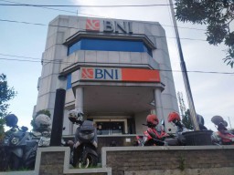 BNI Cabang Gresik Beri Bantuan APD untuk Tenaga Medis RSPG