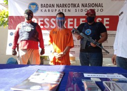 Transaksi Sabu Dibungkus Rokok, Arek Medaeng Dicokok BNNK