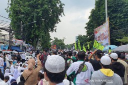 Pendukung Habib Rizieq Padati Kawasan Slipi menuju Tanah Abang