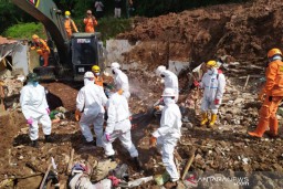 Tim SAR Masih Mencari Korban Tanah Longsor di Sumedang