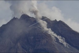 Guguran Awan Panas Delapan Kali Meluncur dari Merapi