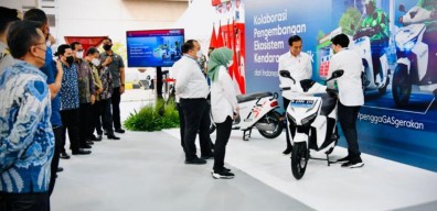 Presiden Luncurkan Kolaborasi Pengembangan Ekosistem Kendaraan Listrik