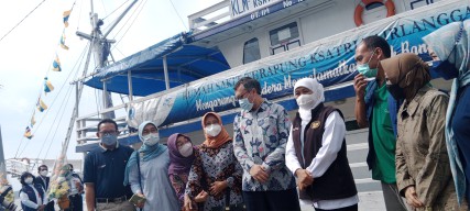 Gubernur Khofifah Lepas Pelayaran RS Terapung Ksatria Airlangga