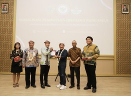 Sosialisasi Pembinaan Ideologi Pancasila: Pendidikan Karakter Mahasiswa Nasionalis dan Patriotik