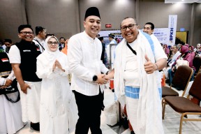 Lepas Keberangkatan CJH Kloter 80, Wali Kota Eri Titip Doa untuk Keselamatan Surabaya