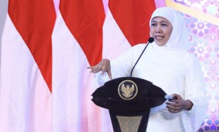 Gubernur Khofifah Sebut Guru Harus Upgrade Diri dan Kuasai TIK Siapkan Generasi Emas 2045