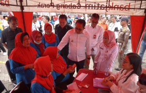 Bank Jatim Dukung Pemprov Jawa Timur Salurkan Bantuan ke Ribuan Buruh Pabrik Rokok