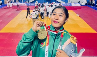 Savira Diah Fitri Rizkianti, Mahasiswi Psikologi UHT, Raih Medali Emas Kurash di PON XXI