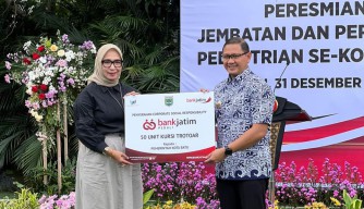 Akhir Tahun 2024, Bank Jatim Serahkan CSR Ke Dua Pemkab Sekaligus