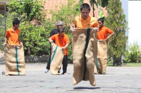Meriah! Perlombaan di UPTD Liponsos Kalijudan Surabaya