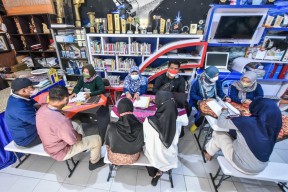 Camat - Lurah Buka Layanan Sayang Warga di Balai RW