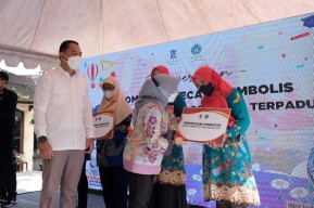 Pemkot Surabaya Bagikan 742 Unit Komputer untuk Semua Pos Paud Terpadu
