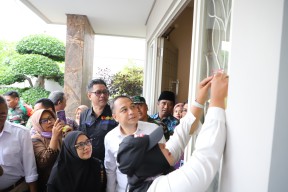 KPU Surabaya Coklit di Rumah Wali Kota Eri, Ajak Masyarakat Ikut Sukseskan Pemilu 2024