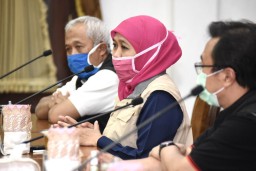 Positif Covid-19 Melonjak, Gubernur Khofifah: RS Lapangan Segera Dibuka