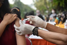 Pemkot Surabaya Ajak Masyarakat Maksimalkan Layanan Vaksinasi