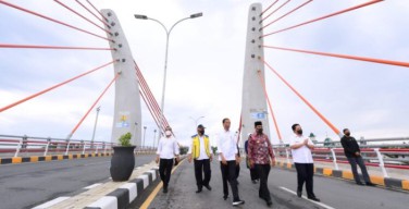 Resmikan Jembatan Sei Alalak, Presiden: Manfaatkan dengan Baik