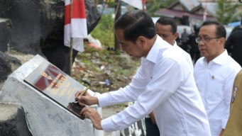 Presiden Jokowi Tanda Tangani Tugu Pancasila Kampung Tanama di Fakfak