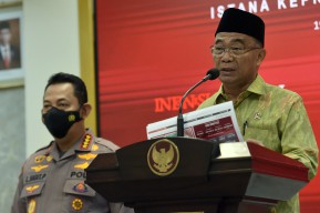 Presiden Jokowi Pimpin Rapat Persiapan Natal dan Tahun Baru