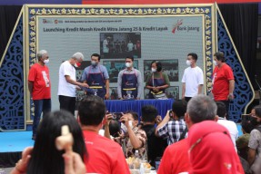 Sikapi BBM Naik, Ganjar Luncurkan Kredit UMKM Bunga 2 Persen