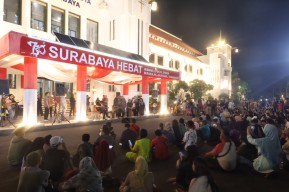Rayakan Malam Pergantian Tahun di Taman Surya