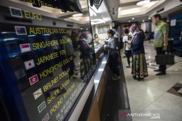 Rupiah Ditutup Melemah Jumat Sore