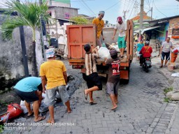 222 Kawasan Perkampungan Serempak Bersihkan Lingkungan Sekitar