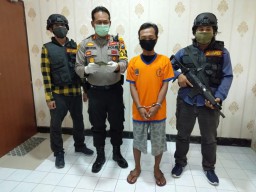 Pengangguran Muda Nyolong HP