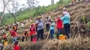 Pramuka Jateng Reboisasi Bukit Gundul di Bandungan