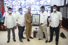 Cak Eri Terima Penghargaan Tokoh Muda Nahdliyin Inspiratif 2021
