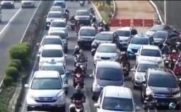 Kantor Dibuka, Jalan di Jakarta Macet