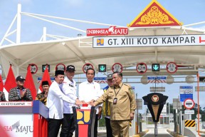 Presiden Jokowi Resmikan Jalan Tol Pekanbaru-Padang dan Inpres Jalan Daerah di Riau