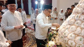 Penjabat Gubernur Jawa Timur Gelar Tradisi Megengan Sambut Bulan Ramadan