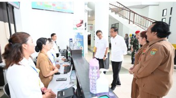 Presiden Jokowi Tinjau RSUD Tamiang Layang, Pastikan Kesiapan Alkes Canggih